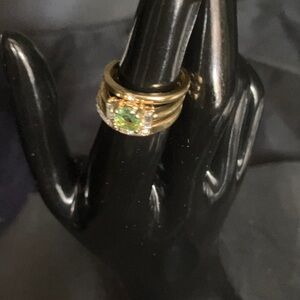 Elegant Gold and Green Women's Ring